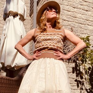 Knit M sleeveless vest